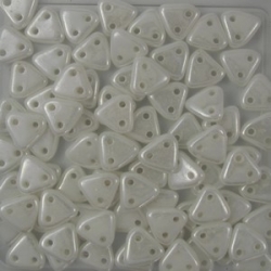 #16 10g Triangle-Beads 6mm - luster opaque white