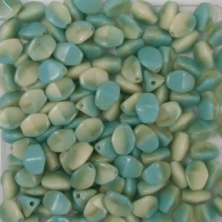 #22a - 50 Stck. Pinch-Bead 5x3mm - opak turquoise/beige