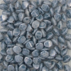 #07b - 50 Stck. Pinch-Bead 5x3mm - alabaster-blue marbled