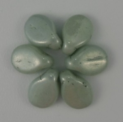 #29 - 50 Stck. PRECIOSA Pip Bead™ 5x7 mm alabaster mint luster