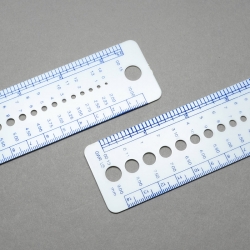 1 Nadelmaß/lineal aus Plastik 160x40x1 mm