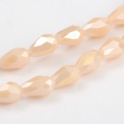 10 Stück facetierte Tropfen/pears - Längsloch - ca. 5 x 3 mm lt beige peach AB