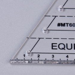 1 Stück Acryl Quilt-Schablone - 60° Winkel "Triangle" - 136x166x2,9mm, Loch: 3mm