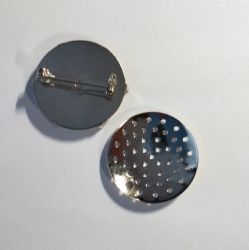 1 Anstecknadel mit Siebplatte & Krappenfassung 25 mm - Platinumfarben