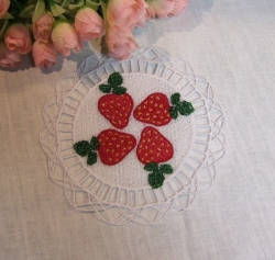 Stickdatei Lace - Marmeladendeckchen - Erdbeeren-Set