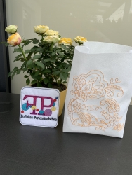 Redwork_Vogel_Jacobean-Flora-16