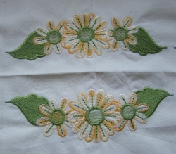 Stickdatei "Daisy-Kantenelement" - Endlosstickerei/Bordürenstickerei