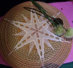 Stickdatei "Lace - Schneeflocke/Stern" Nr. 7 in 2 Varianten (200 -350 mm) halbiert