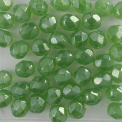 #09.01 25 Stück - 6,0 mm Glasschliffperlen - opal green lustered