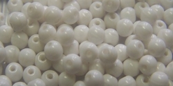#17d 50 Stück Perlen rund - chalk-white opak - Ø 4 mm