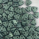 #38 10g Triangle-Beads 6mm - met. suede - lt green