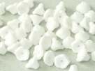 #05.06 25 Stück Trichterblüten 7x5 mm opak white