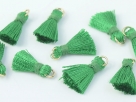 1 Stück Mini-Perlen-Quaste (ca. 1cm)  aus Baumwolle - mit goldfarbenen Biegering - emerald