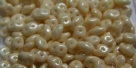 #051 10g SuperDuo-Beads opak white/champagne - ceramic look